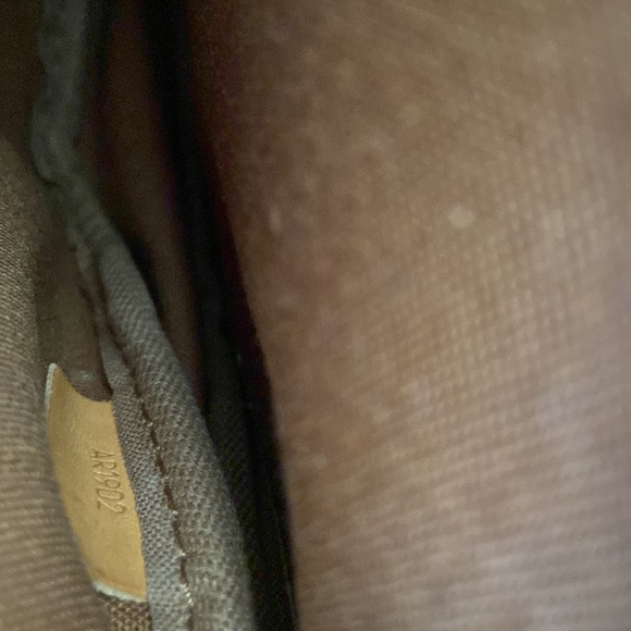 L V Saumur bag 100% Authentic - Picture 7 of 8